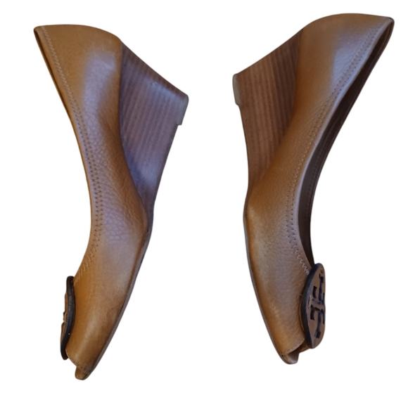 Tory Burch Tan Leather Sally Wedge - Picture 7 of 9